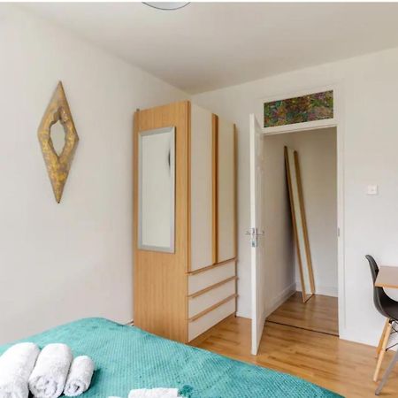 Spacious Two Bedroom Apartment In Battersea, Free Parking Лондон Экстерьер фото