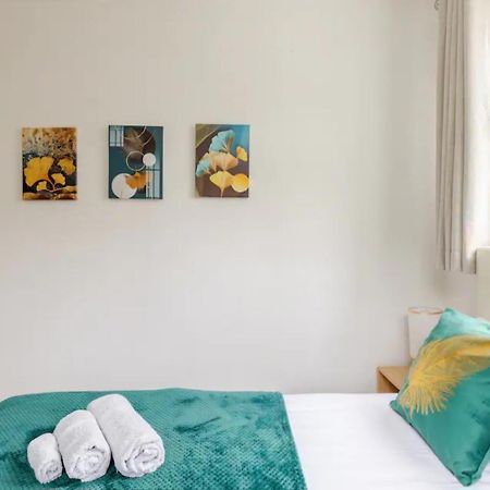 Spacious Two Bedroom Apartment In Battersea, Free Parking Лондон Экстерьер фото