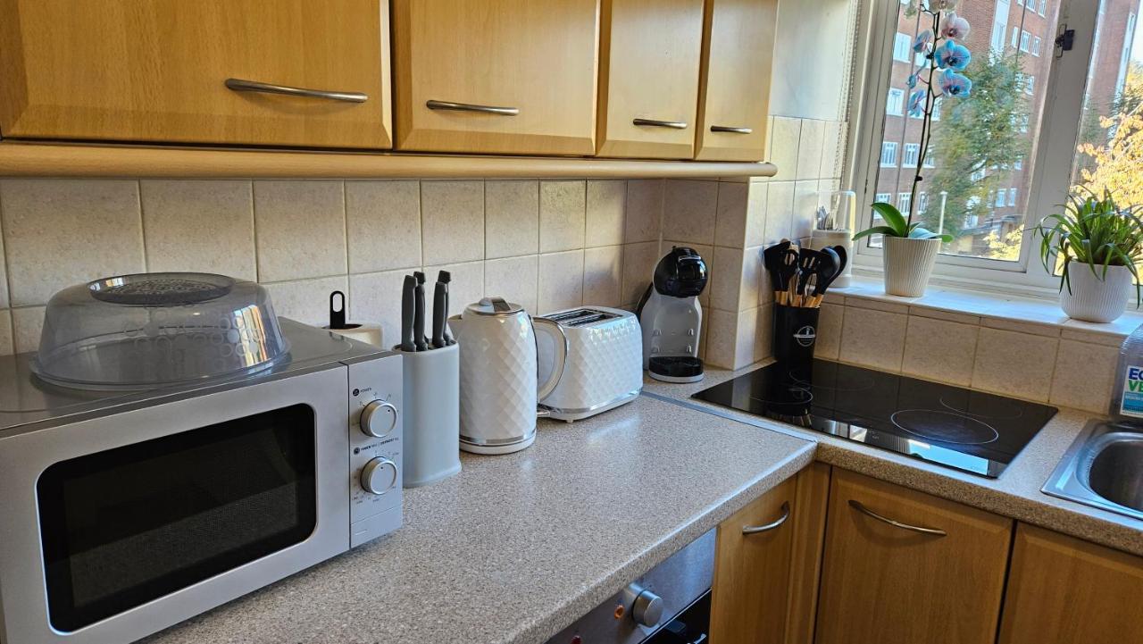 Spacious Two Bedroom Apartment In Battersea, Free Parking Лондон Экстерьер фото