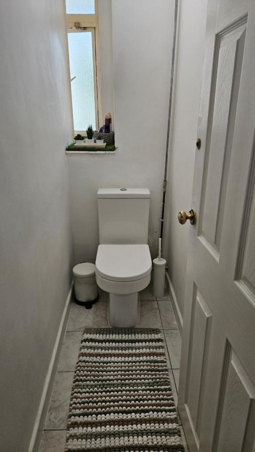 Spacious Two Bedroom Apartment In Battersea, Free Parking Лондон Экстерьер фото