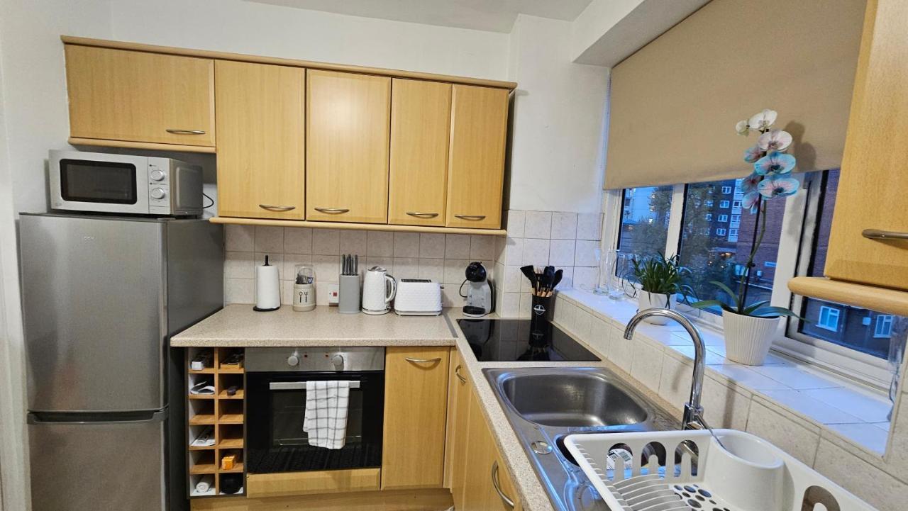 Spacious Two Bedroom Apartment In Battersea, Free Parking Лондон Экстерьер фото
