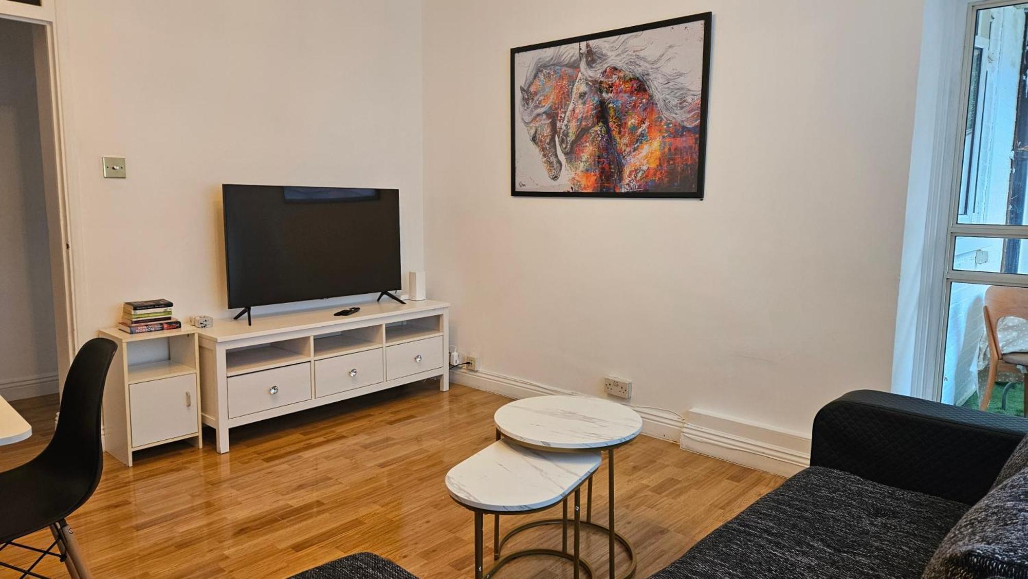 Spacious Two Bedroom Apartment In Battersea, Free Parking Лондон Экстерьер фото