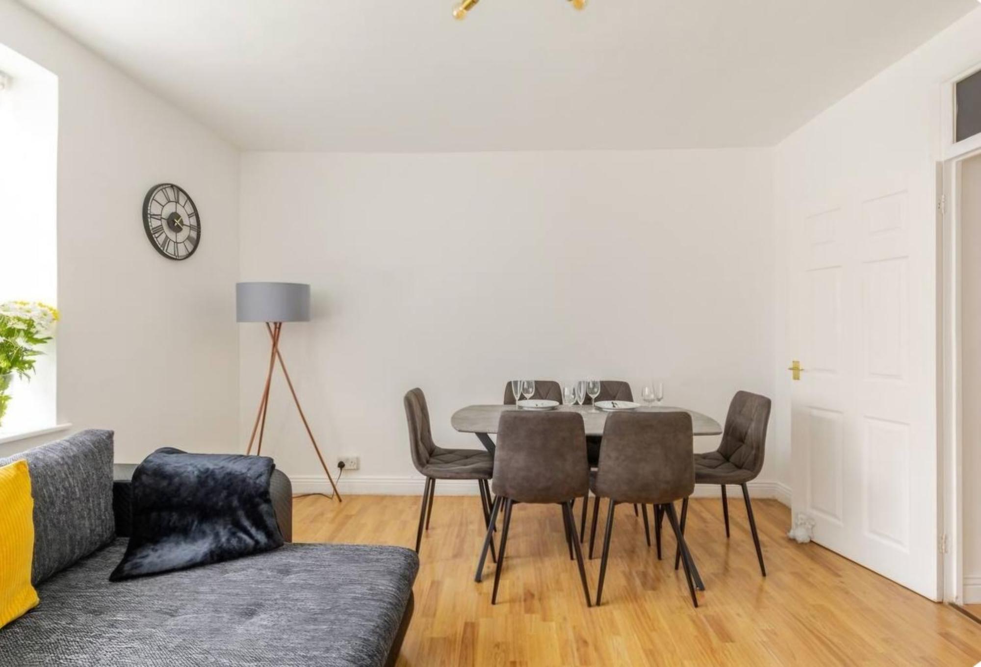Spacious Two Bedroom Apartment In Battersea, Free Parking Лондон Экстерьер фото